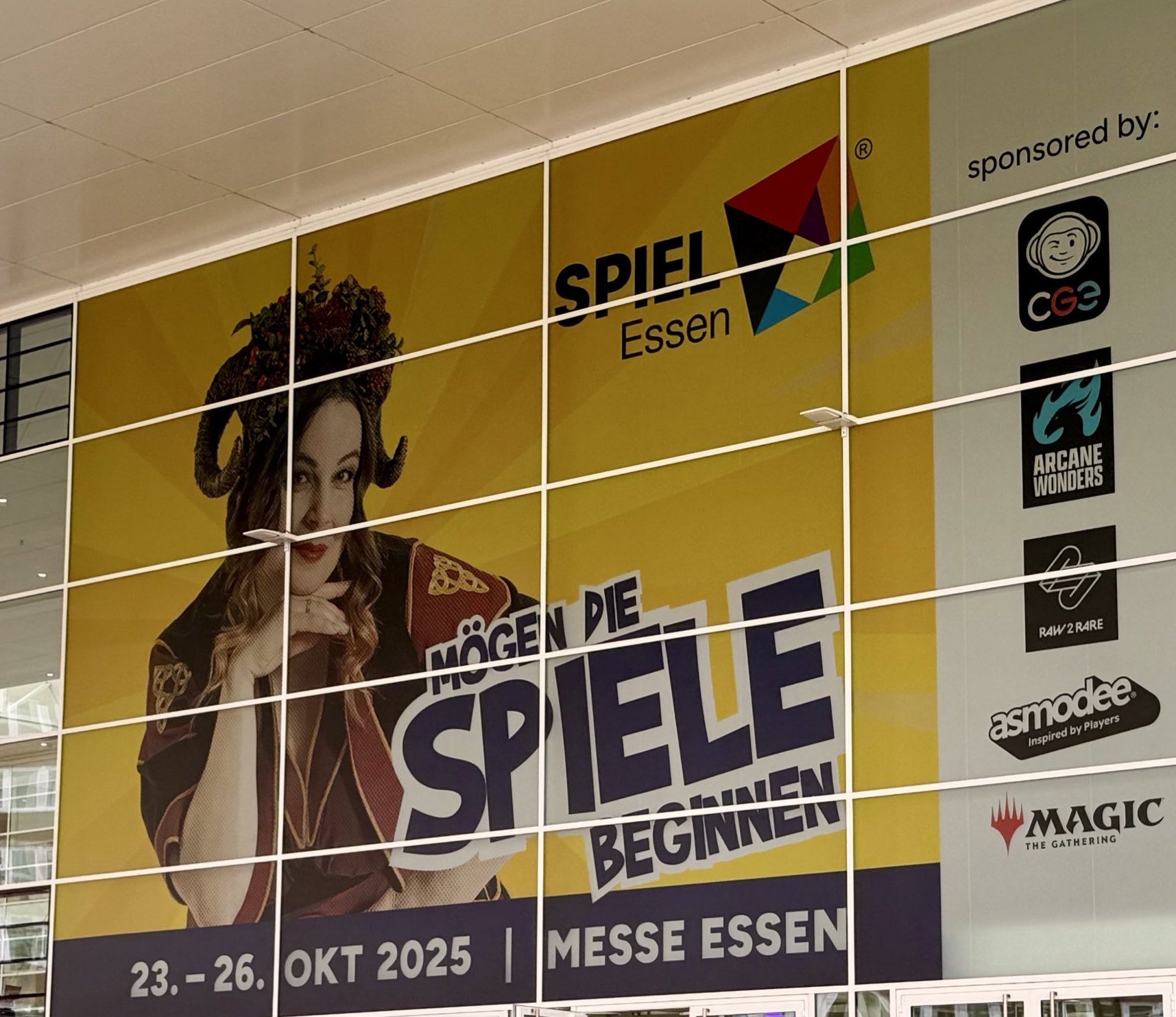 Essen 2025 Jour 1: Thebai, Compile, Magazine, Kingdom crossing, Metro Bingo…